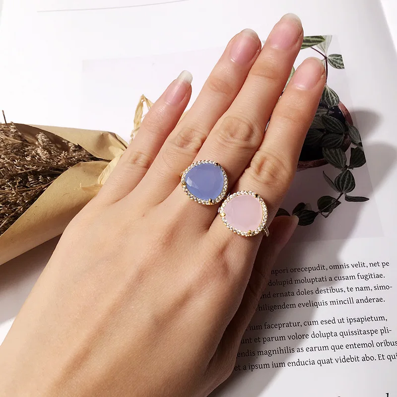 Top Quality New Fashion Pommelato Jewelry Triangular Claw Stone Candy Ring Mosaic AAA+ Crystal Cute Knuckle Ring for Women Fashion Jewelry