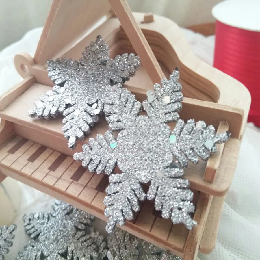 

20pcs 5cm Sliver Glitter Plastic Fake Snowflake Christmas Party Hanging Pendants New Year Xmas Tree Ornaments Window Decoration