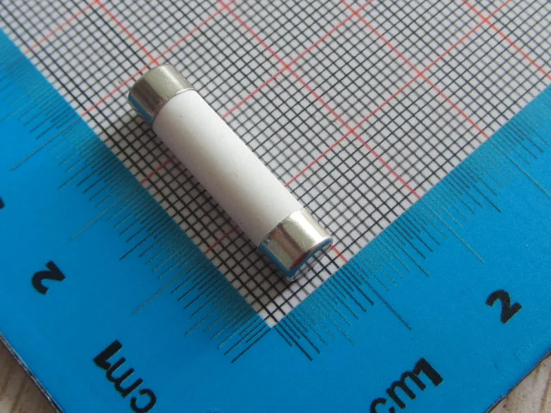 

Free shipping with tracking number brand new 100pcs high Quality 250V Ceramic fuse 10A 250V 6*25mm