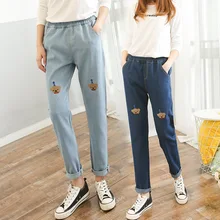 Женские джинсы с вышивкой из мультфильма; Прямые брюки с эластичной резинкой на талии; повседневные Молодежные джинсы в консервативном стиле