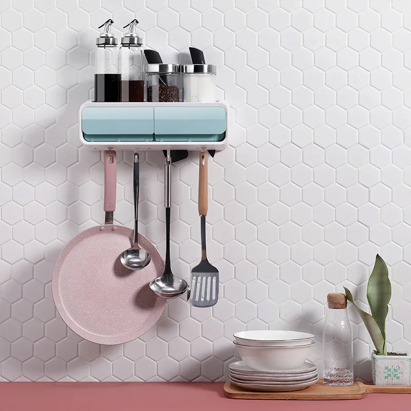 

New Wall-mounted Spice Storage Rack Hanging Storage Shelf For Pepper Sugar Salt Bottles With Hooks Spoon Towel Kitchen Organize