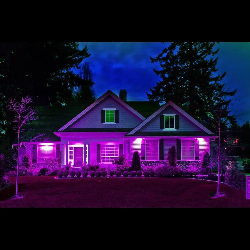 наружное освещение дома. подсветка на даче. фасадная подсветка. освещение дачного участка прожекторами. освещение дома прожекторами.