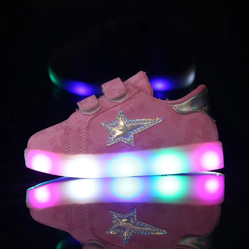 Лидер продаж светящиеся туфли детские кроссовки для Мальчики Девочки светящиеся обувь со светодиодной подсветкой Повседневное Мягкая Мода для мальчиков и девочек, для детей ясельного возраста; сезон лето