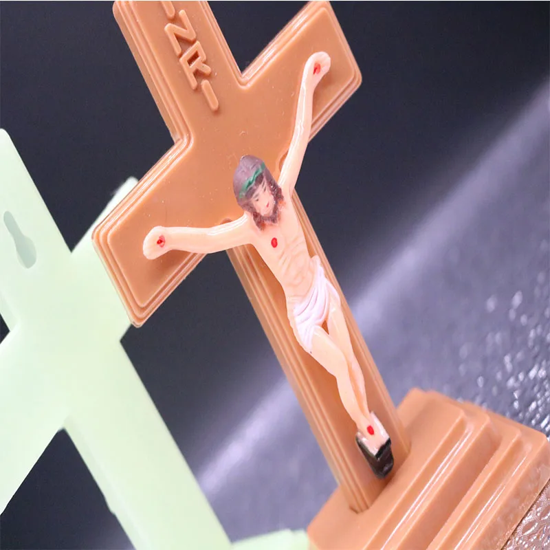 Религиозный Крест Статуя пластиковый крест Иисуса пластиковая статуя, Крест Иисуса настенный подвесной орнамент. 13cmx7.5cm