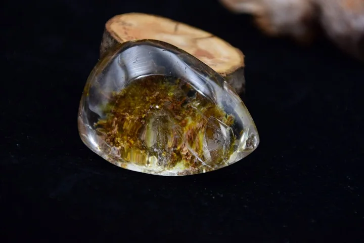 

High quality natural quartz crystal Shi Zhongshi heart-shaped furnishing articles A1 healing mineral samples