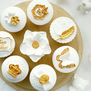 

2pcs Simulated fondant cupcake fake dessert model gold color made from clay cake decorating