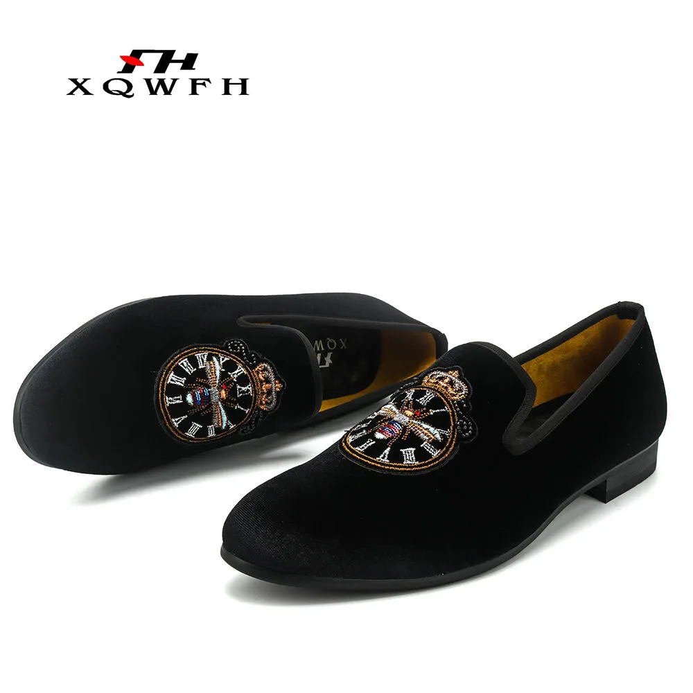 

XQWFH New Style Red Shoes Fashion Men Loafers With Embroidery Crown Handmade Men Velvet Shoes Party and Wedding Men's Flat