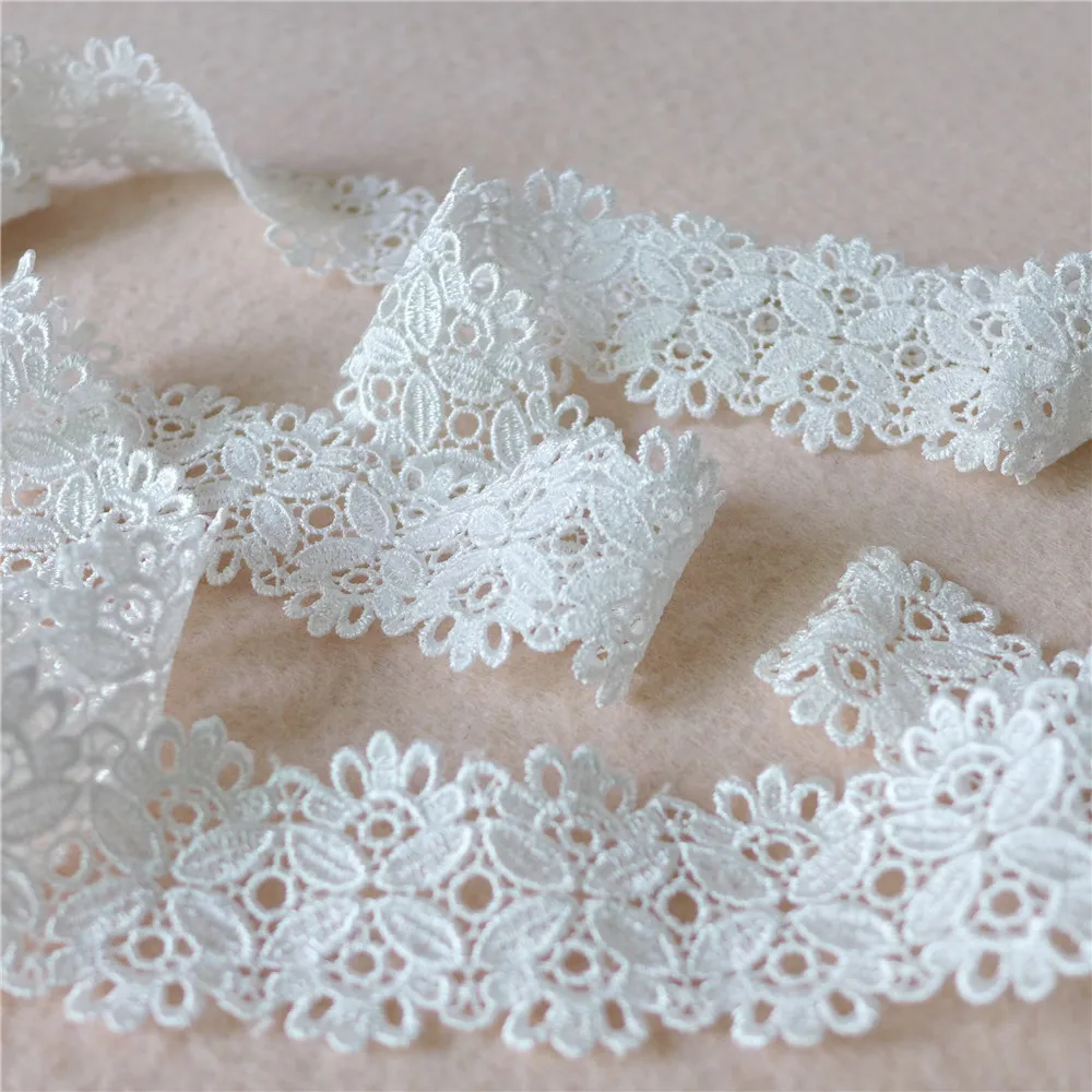 Whaline 30 Yard White Lace Trim Ribbon with Floral Pattern for Decorative Bridal Wedding Lace DIY Making Sewing Accessory
