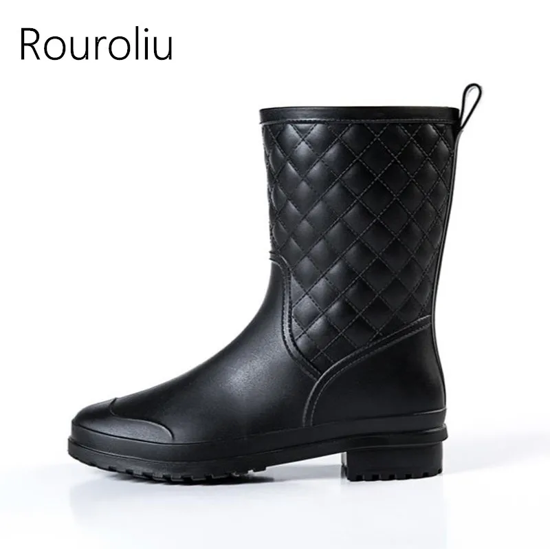 Rouroliu Fashion Mid calf Rain Boots Women PVC Plaid Flat Heels