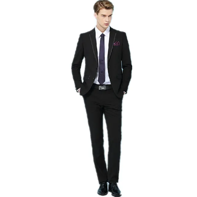traje chico joven