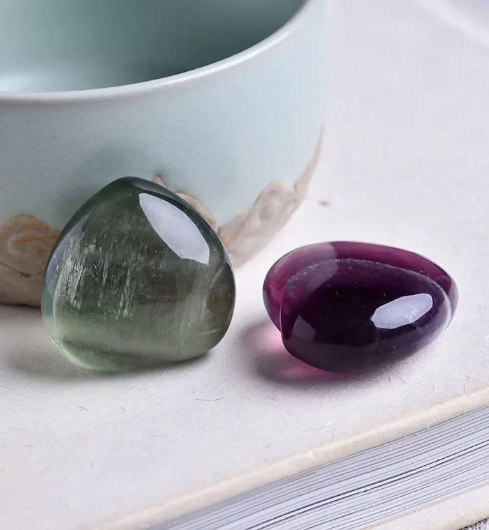 1 шт природного фиолетовый флюорит зеленого флюорита любовь кристалл guardian драгоценных камней минеральная ювелирные изделия пара украшения тенденции моды подарок