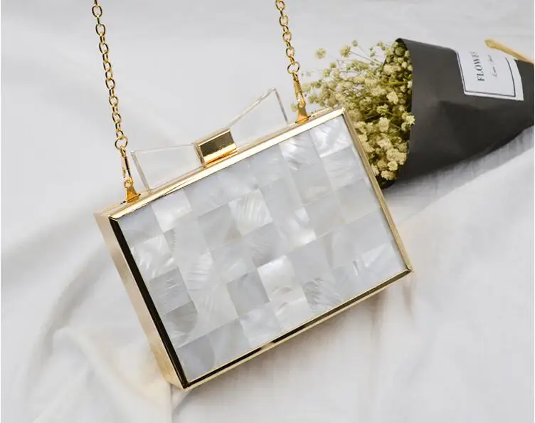 

2019 new summer acrylic women's messenger bag mini clutch bag white shell pattern mini chain bag
