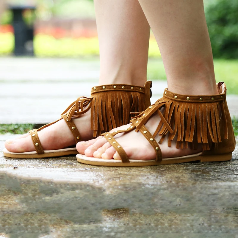 Женские сандалии удобные босоножки с кисточками; Летние вьетнамки; Модные сандали на плоской подошве гладиаторы, богемный стиль пляжная обувь на сплошной подошве