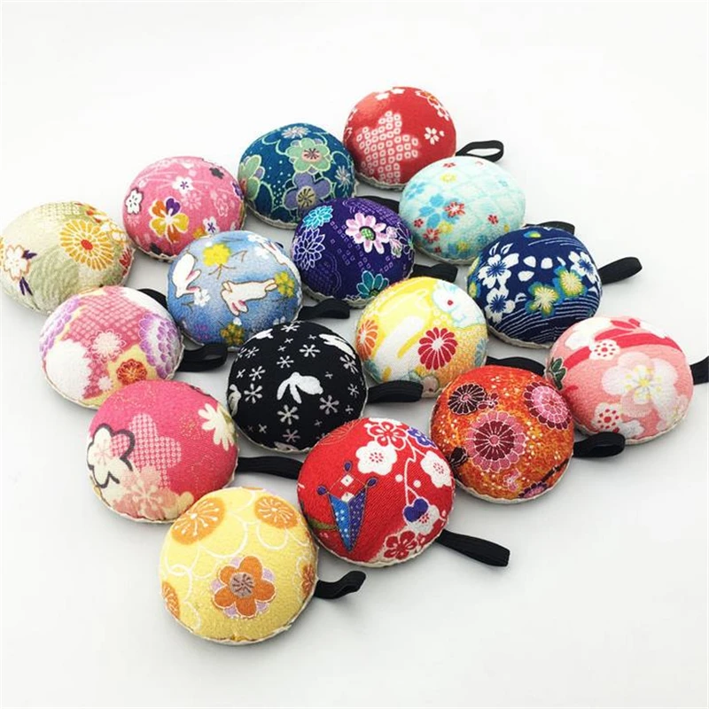 

Fabric Sewing Tools Flowers Patterns Sewing Kit Home Craft Pin Cushion Needle Holder Sewing Helpful Tools Random Color, 1 Piece