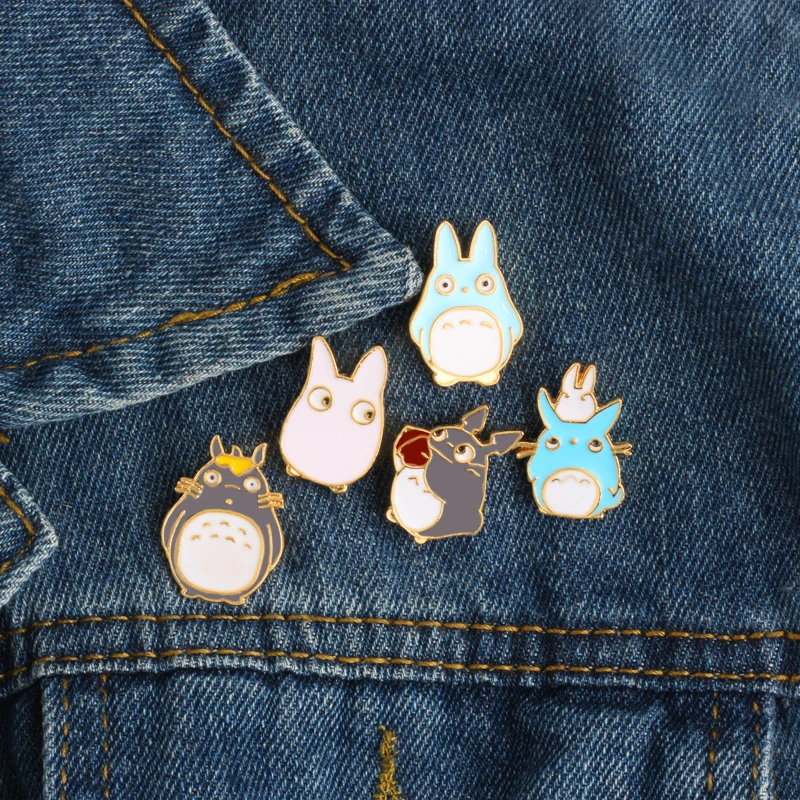 

Fashion Creative Cartoon Anime Totoro Brooches For Women Men Kawaii Cats Enamel Pin Denim Lapel Badges 5 Style Cute Brooch Pins