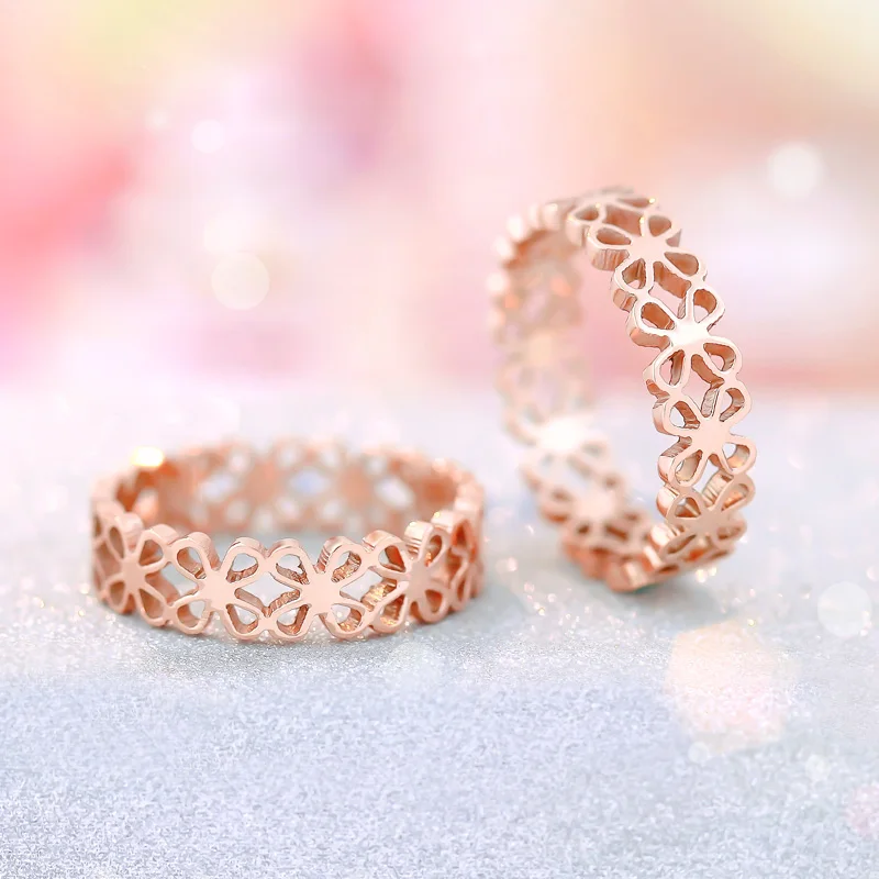 

18KGP Rose Gold Color Titanium Steel Hollow Flower Rings Fashion 316L Stainless Steel Jewelry for Female Girl Gift (GR216)