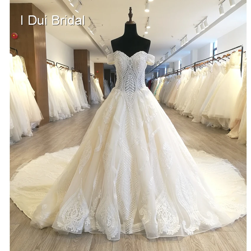 

Luxury Pearl Beaded Wedding Dress Ball Gown New Design Crystal Pearl Beading Lace Appliqued