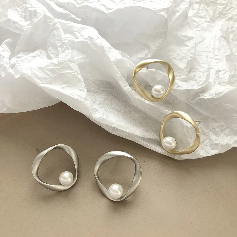 

HZ Korea Chic Simple S925 Sterling Silver Matte Metal Gold Geometric Irregular Circle Pearl Small Stud Earrings for Women Gir