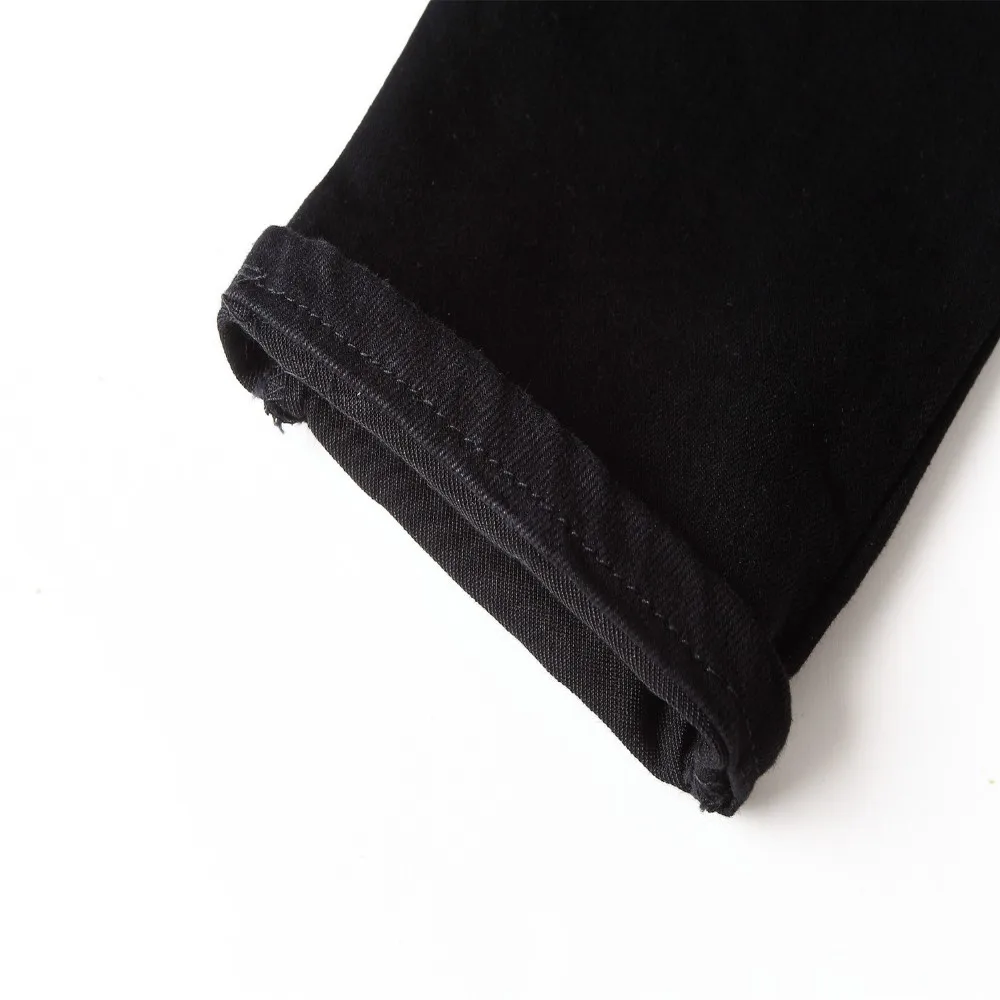 3213767943_567459199