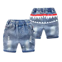 Новые для маленьких мальчиков мультфильм джинсы Shark Короткие штаны Для детей, на лето голубой Джинсовые шорты для мальчиков с эластичной резинкой на талии повседневная детская одежда