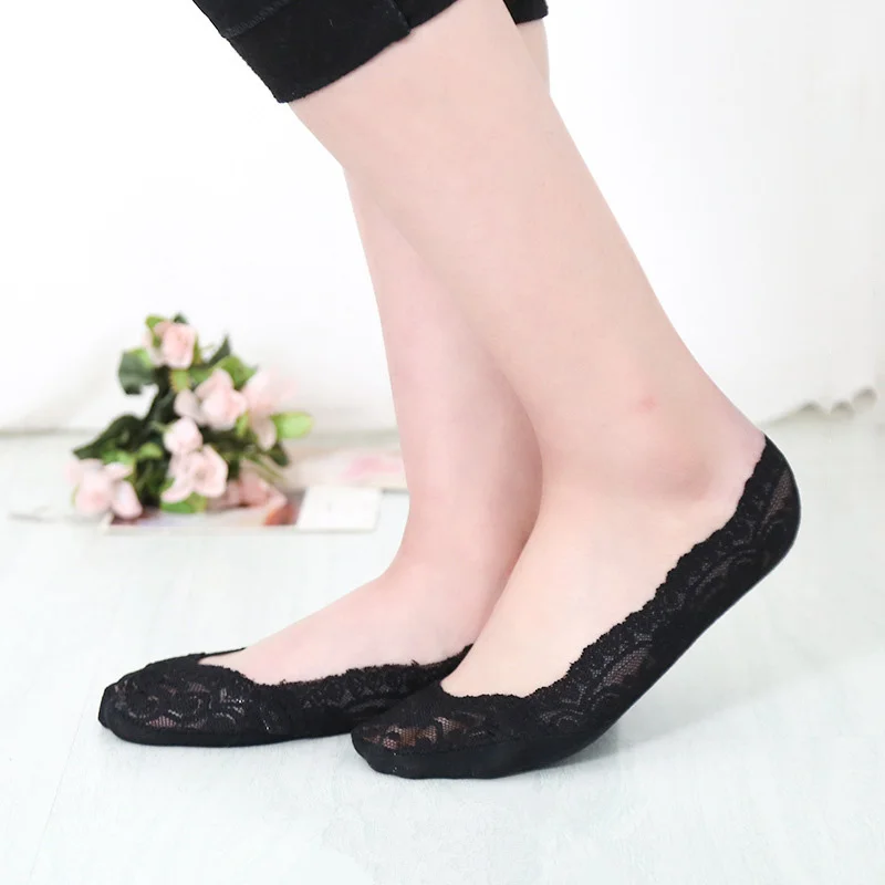 

3 Pairs Summer Women Girl Lace Pattern Boat Socks Invisible Polyester Non Slip Slippers with Silicone Dot Antiskid Socks Female