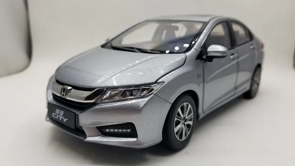 1:18 литая под давлением модель для Honda City все новые Седан сплав игрушечный автомобиль миниатюрная коллекция подарки ДЖАЗ Fit