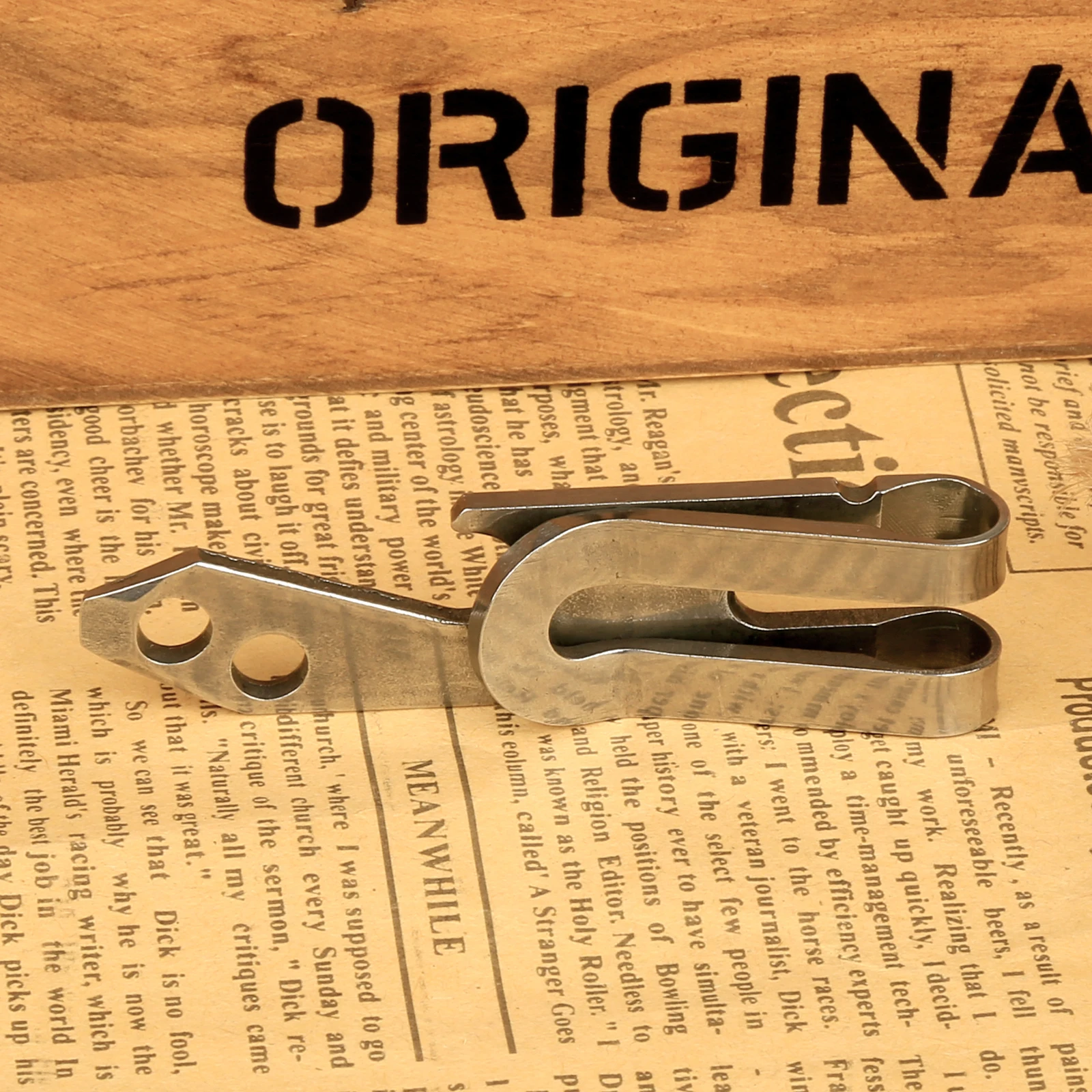 5 in 1 High quality 5CR13 Stainless Steel EDC Multifunction Tool Key Chain Money Clip Bottle Opener Silver Hunting Outdoor Tools
