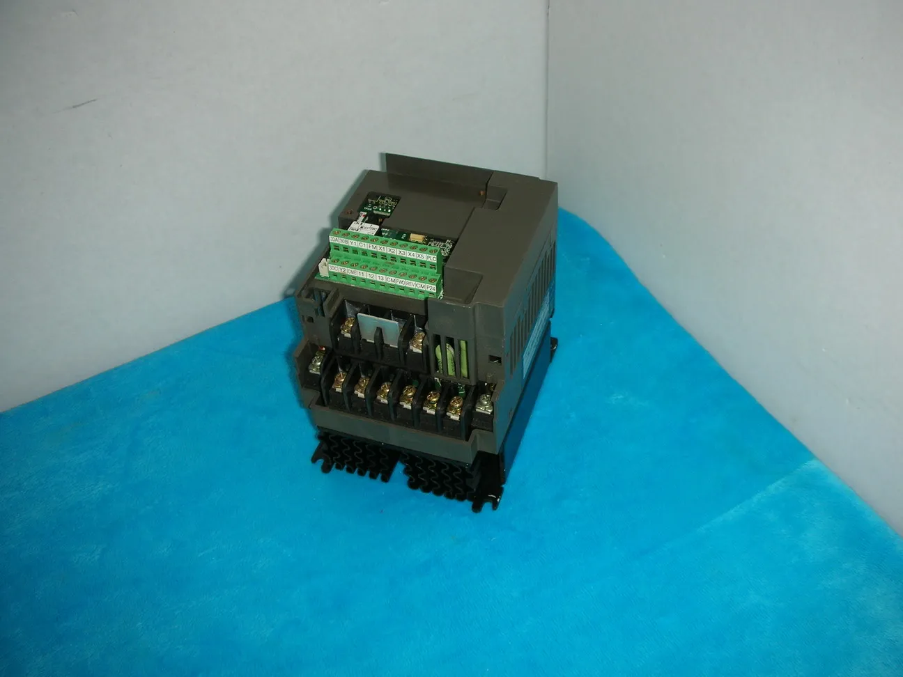 Original Fuji inverter FVR0.4E11S-4JE photo