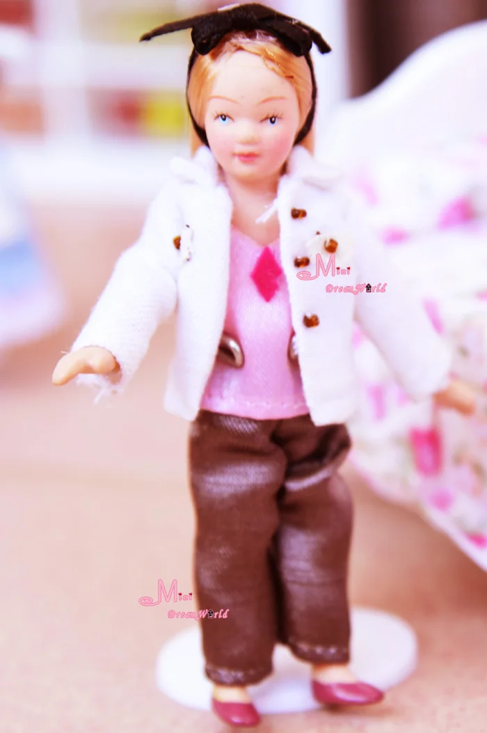 poseable dollhouse dolls