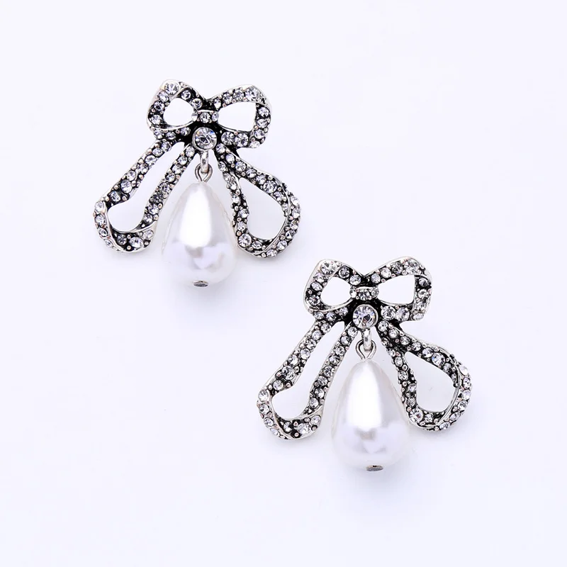 pearl earrings (1)