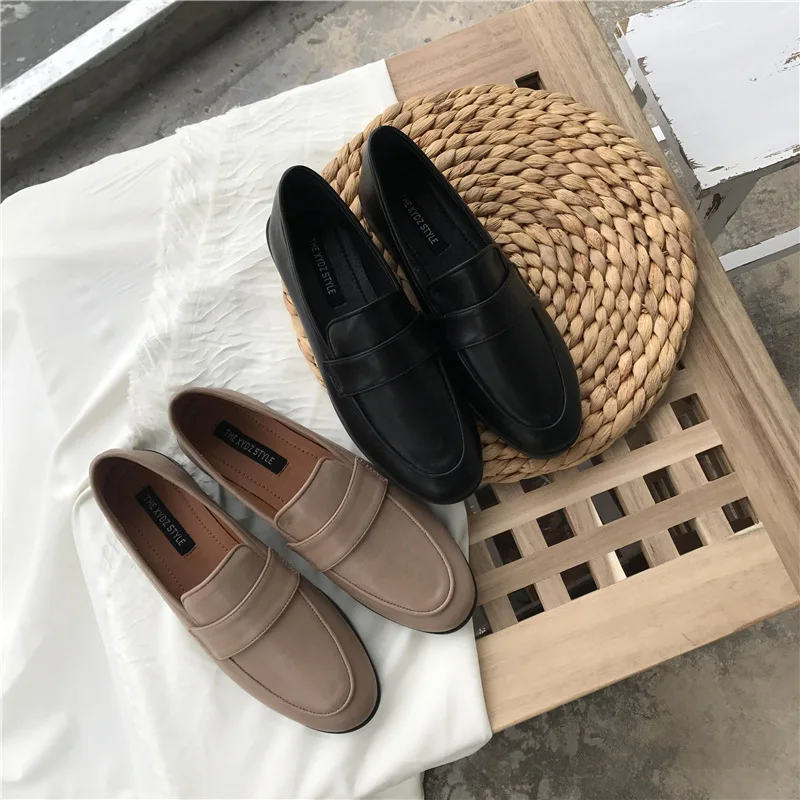 

2019 spring new fashion simple solid color casual shoes women comfortable wild retro style flat shoes.