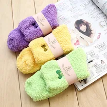 12 пар/лот, Новые Зимние коралловые Флисовые женские плотные теплые носки с вышивкой и бантом, яркие цвета, женская Хлопковых Носков