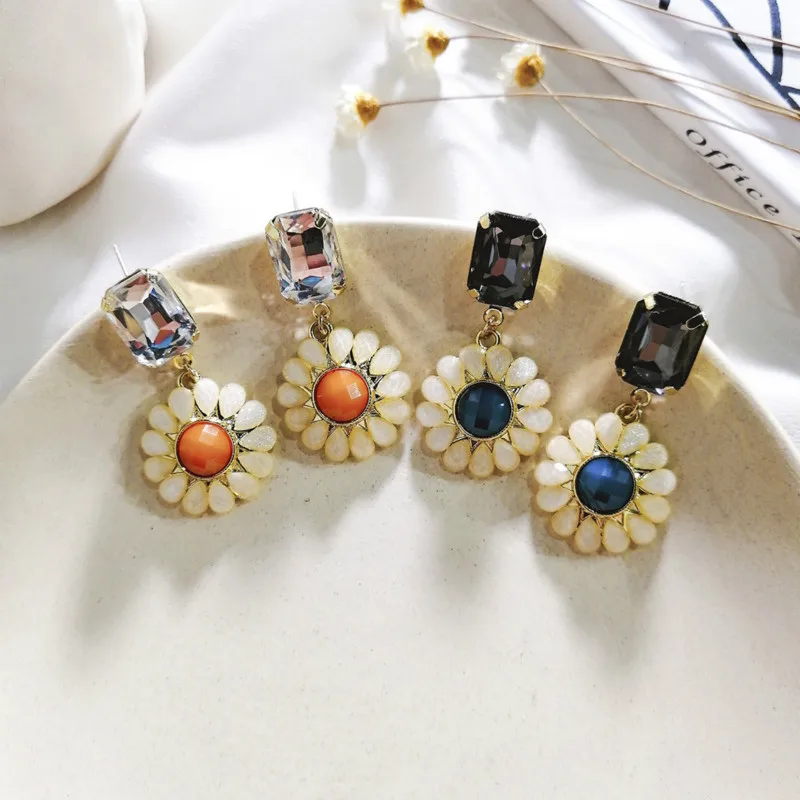 

2019 New Arrival Metal Classic Water Drop Women Dangle Earrings Color Drilling Sun Flower Round Earrings Elegant Female Jewelry