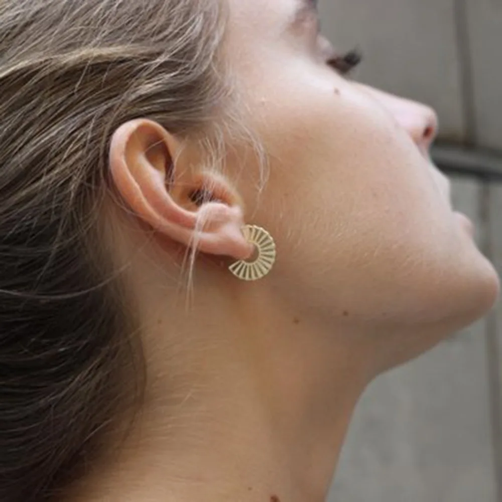 18mm gold hoop earrings, geometric hoop earrings, delicate earrings, fine jewelry, minimal earrings, silver hoop earrings