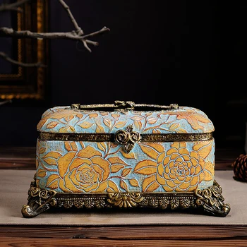 

New classical retro European paper towel box Southeast Asian home furnishing napkin box Creative carton decoration