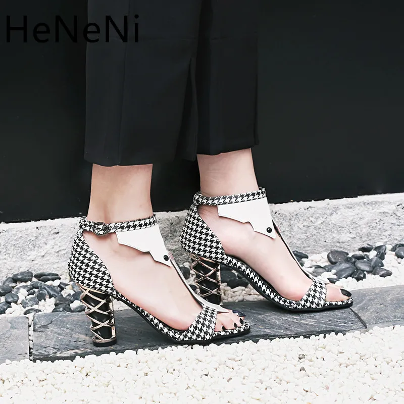 

2018 New Black White Mixed Colors Mesh Upper Buckle Casual Women's High-Heeled Sandals 2 Colors Size 32-48 Free Shipping