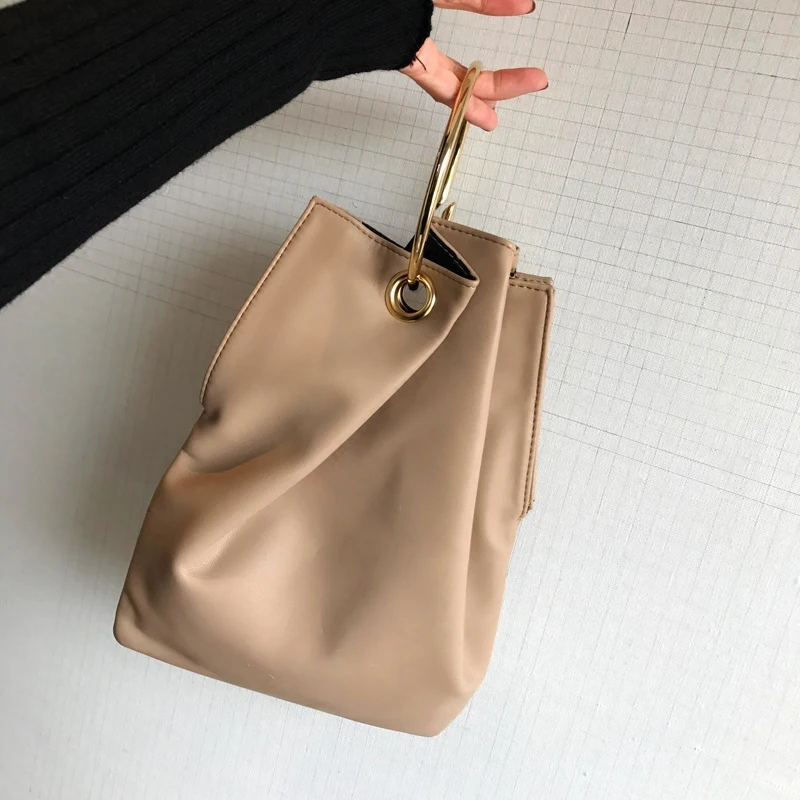 

Metal Round Ring Tote 2018 Fashion Women Handbags PU Leather Luxury Handbags Chic Designer Bags Korean Girls Causal Retro Purse