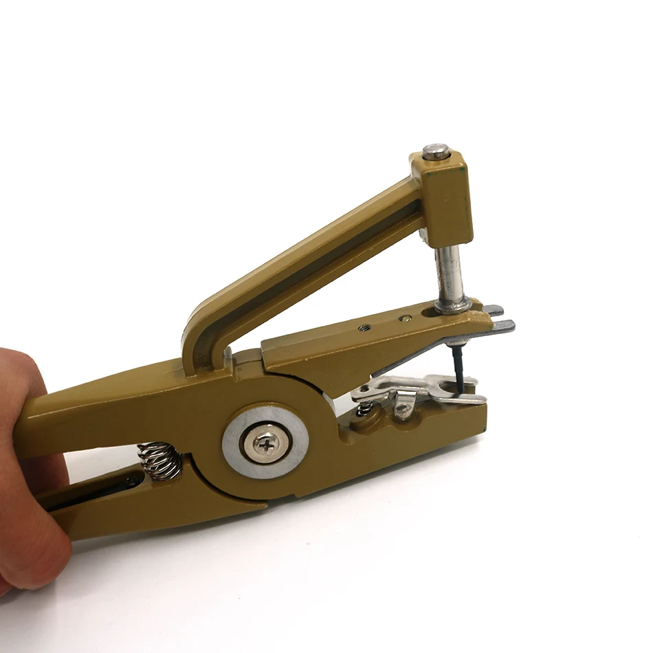 ear-tag-plier_18