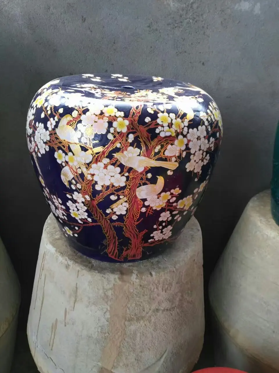 Round Porcelain Jindezhen dressing ceramic garden stool Chinese ceramic drum stool bathroom ceramic chinese stool