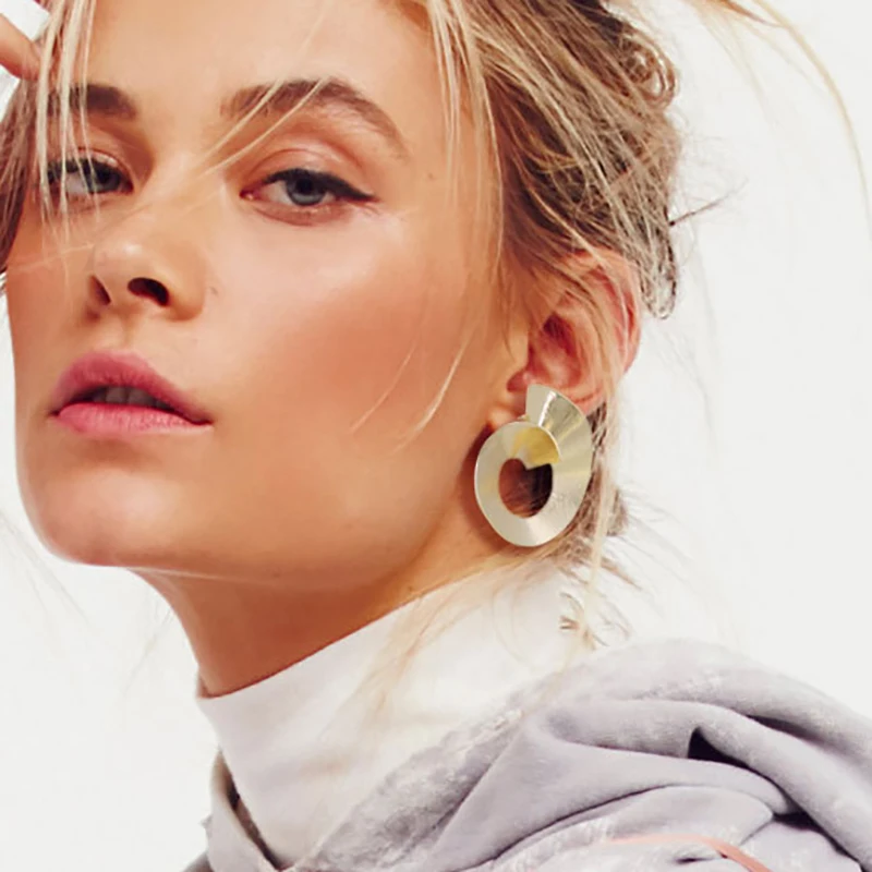 

SRCOI Punk Personality Spiral Round Hoop Earrings Minimalist Twisted Gold Silver Color Statement Circle Women Fashion Earrings