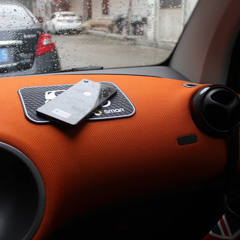 Auto interior dashboard phone fixed Silicone non-slip mat Center console car Non-slip mat for smart 450 451 453 fortwo forfour