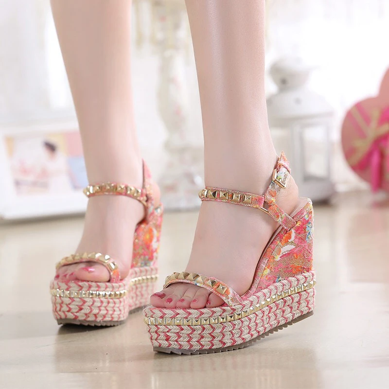 

Retro wedges Rome sandals straw rivets wild high heels elegant waterproof platform female sandals small size womens shoes 31-33