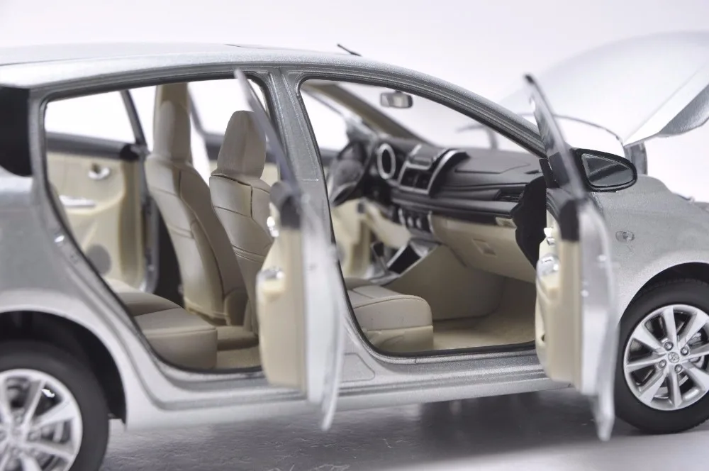 Toyota Yaris L 2013 model in scale 118 white (31)
