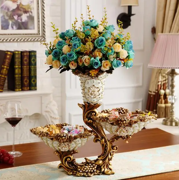 

The vase is decorated with a European living room arrangement of flower vase for the design of antique furniture table decoratio
