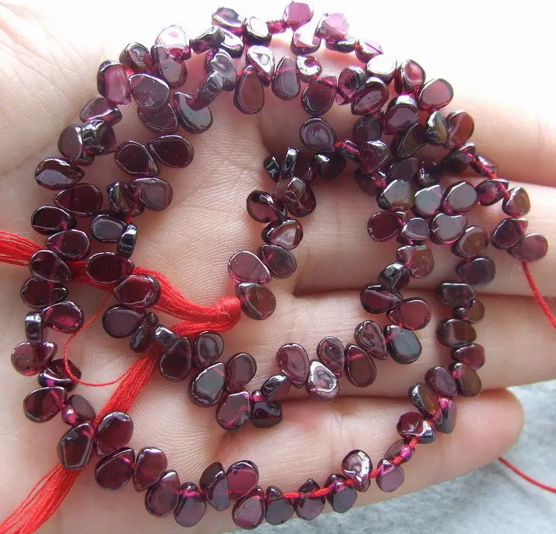 

8SE10726 4x6mm Natural Garnet Top-drilled 14.2" Beads