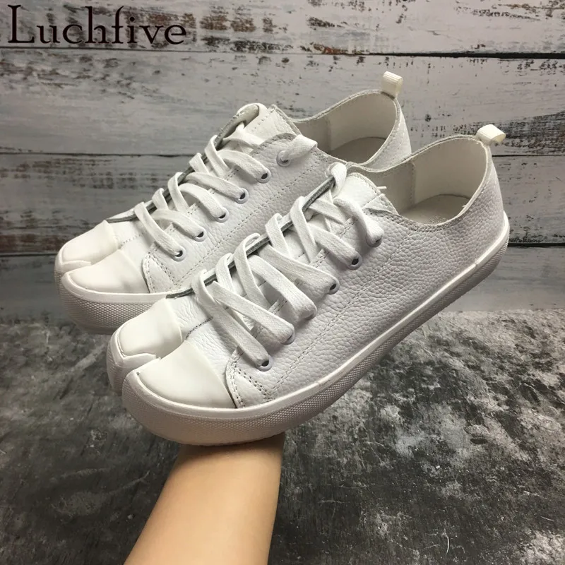 

2018 newest Spring summer Flat heel casual Shoes for women personality white black split toe sneakers pig feet shoes ladies