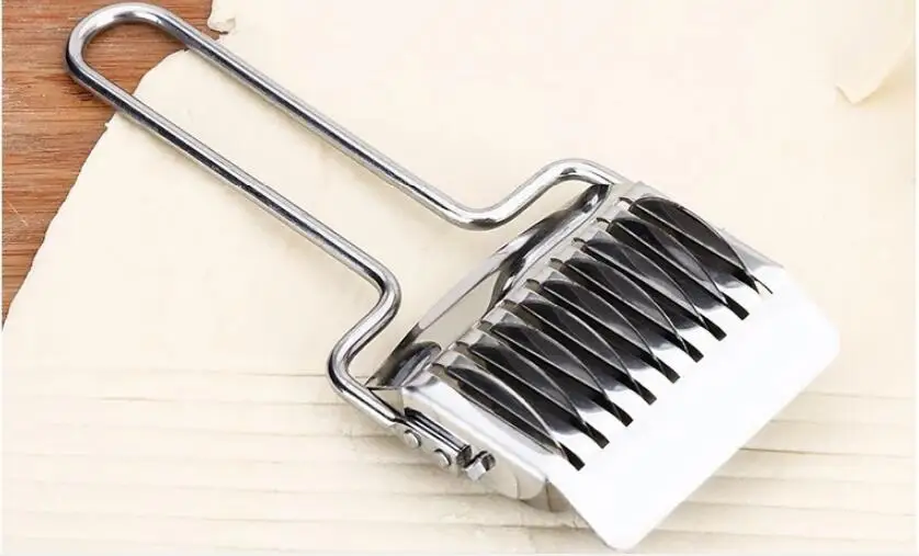

1PC Stainless Steel Noodle Pastry Cutter Roller Spaghett Maker Lattice Roller Docker Dough Cutter Pastry Tool OK 0948