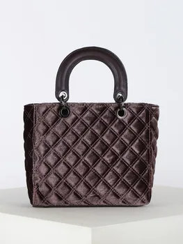 

Hand Tufted chenille-medium