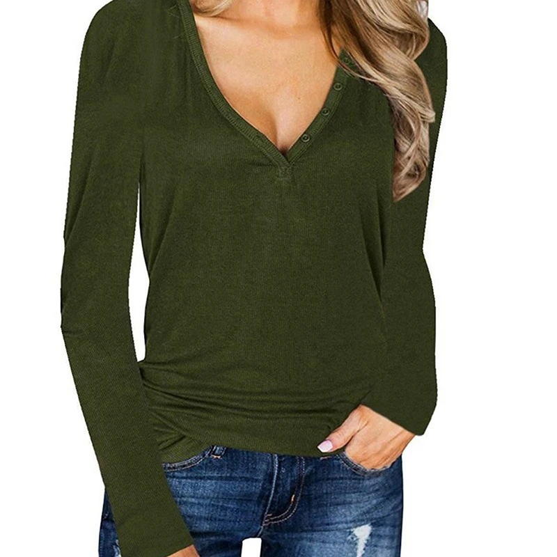 Свитер с треугольным вырезом. Свитер с v образным вырезом. Джемпер женский с v образным вырезом. Джемпер с глубоким вырезом. Джемпер с v образным вырезом.