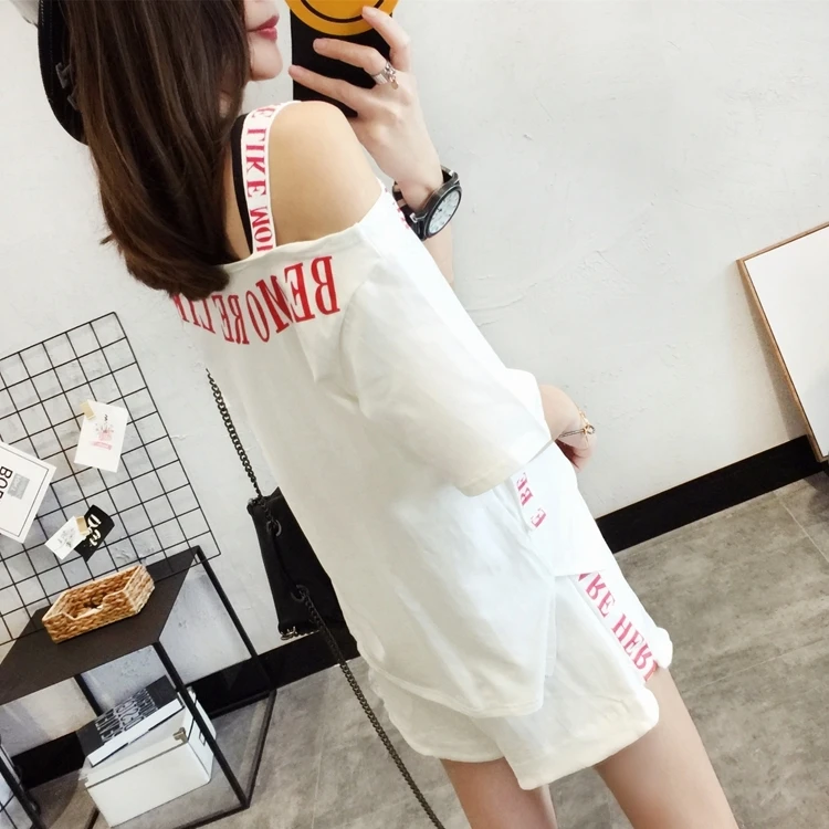 2017 Desgaste do Verão Novo Padrão de Ombro Uma Palavra de Execução de Manga Curta T shirt Da Forma Da Mulher Fina Calções de Duas Peças Terno